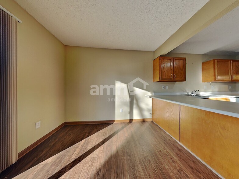 Building Photo - 6044 Draycott Dr