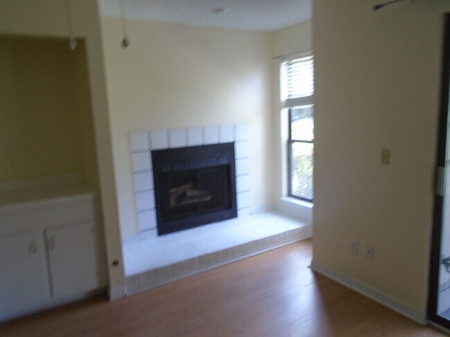 Building Photo - Nice Condo