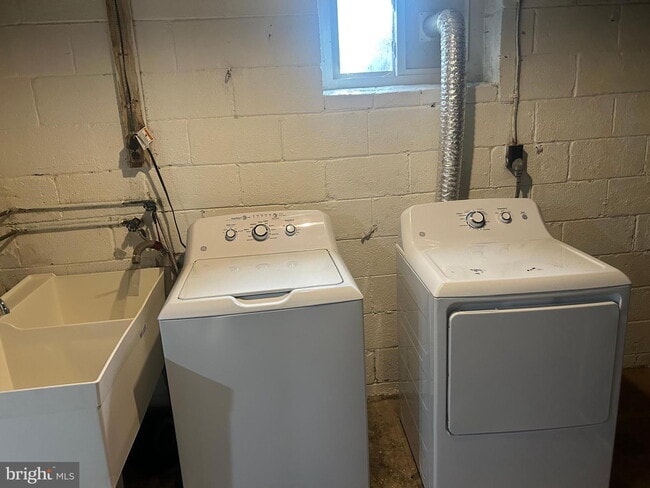 Building Photo - 3013 Nash Pl SE