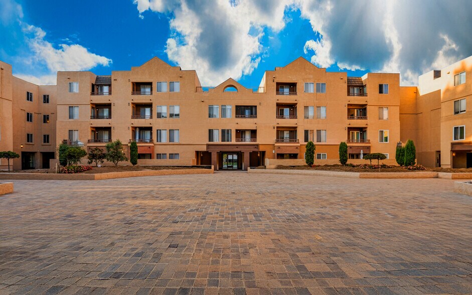 Building Photo - 8889 Caminito Plaza Centro
