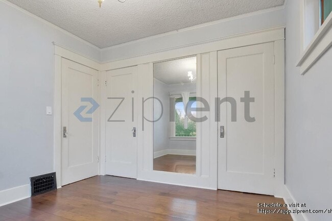 Building Photo - 902 N 77th St