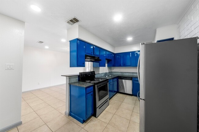 Building Photo - 6827 Chasewood Dr