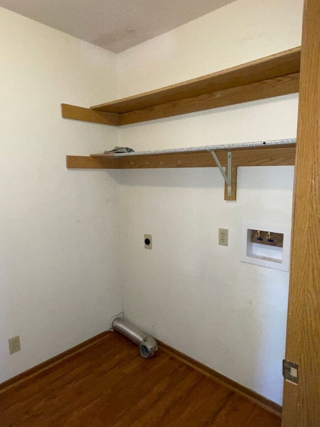 Building Photo - * LIMITED-TIME: $750 Move-In Credit * 4 Bedroom, 2 Bath Home for Rent