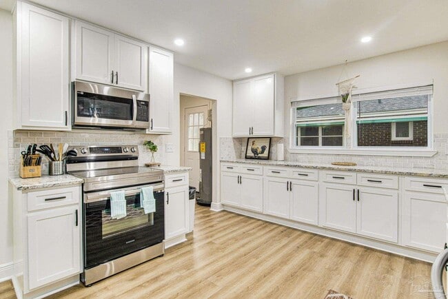 Building Photo - 814 W Gonzalez St