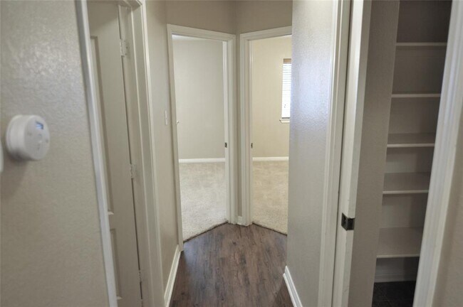 Building Photo - 1830 Paradise Ridge Dr
