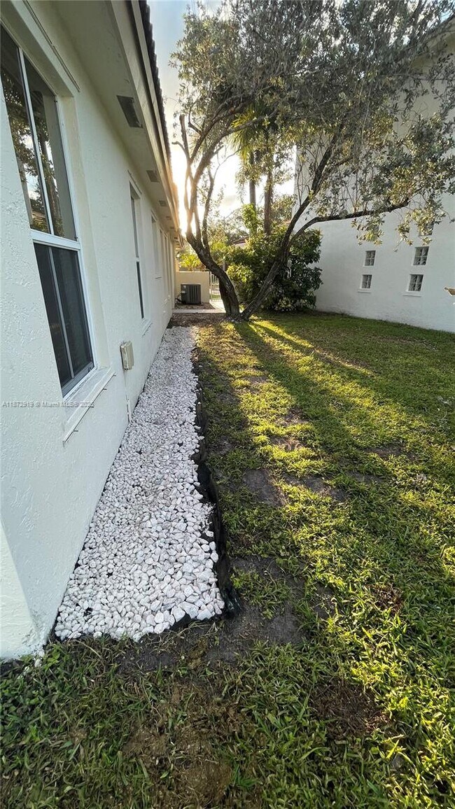 Building Photo - 6952 SW 148 Ln