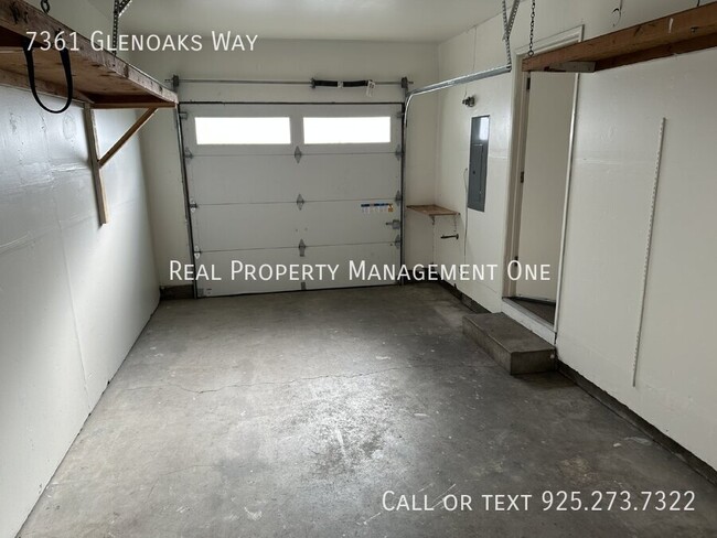 Building Photo - 7361 Glenoaks Way