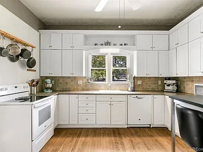 Building Photo - Charming 2 Bed 2 Bath house with Basement flex room in the heart of Englewood!