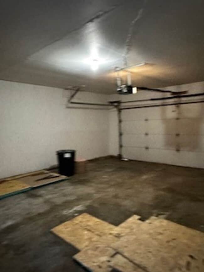 Building Photo - Newly Remodeled Home – Conveniently Located!