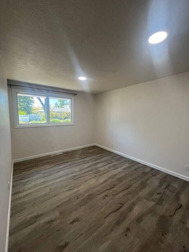 Building Photo - Completely remolded 3-Bedroom 2-Bathroom house