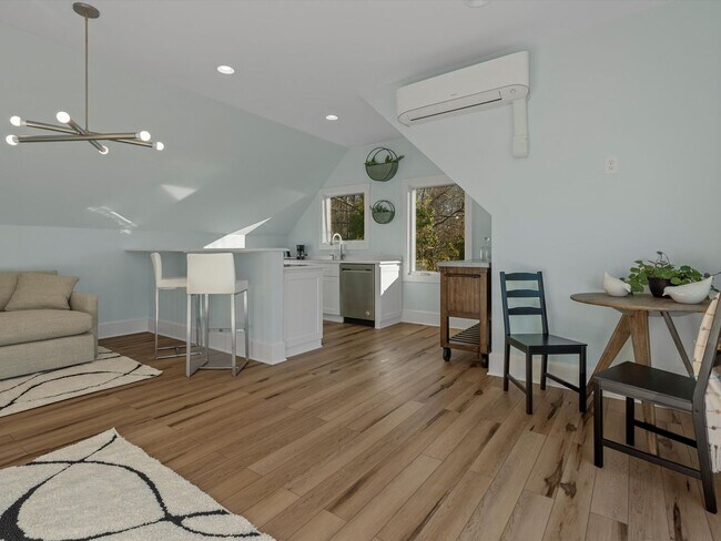Building Photo - Studio Apt with waterviews on Lake Wylie!