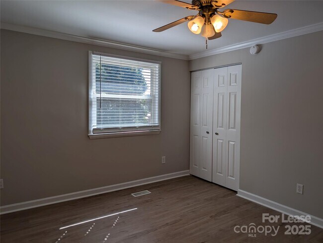 Building Photo - 5823 Rimerton Dr