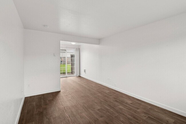 Building Photo - Evergreen Townhouses