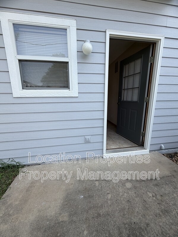 Building Photo - 2201 Westdale Rd