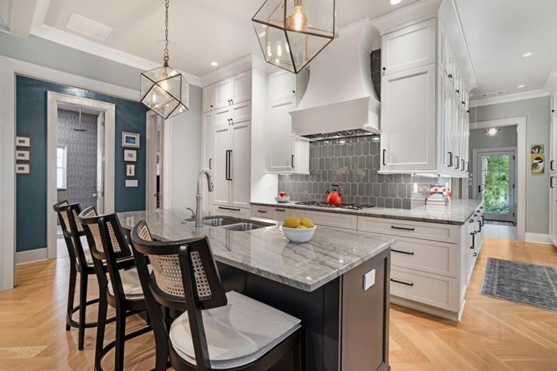 Building Photo - 407 8th St NE