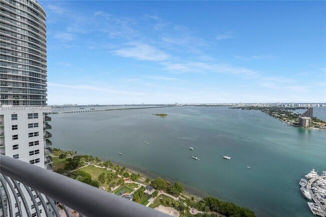 Building Photo - 1750 N Bayshore Dr