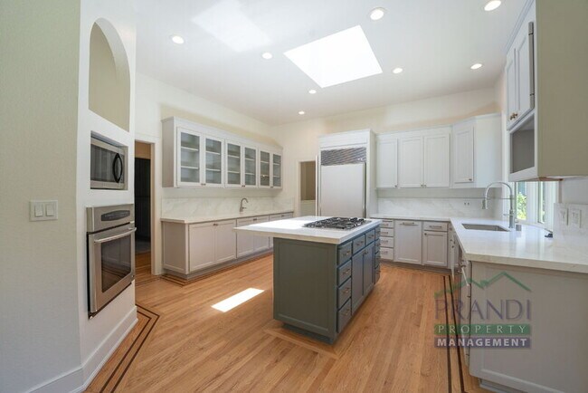 Building Photo - 121 Laurel Grove Ave
