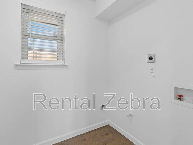 Building Photo - 3212 Altman Dr