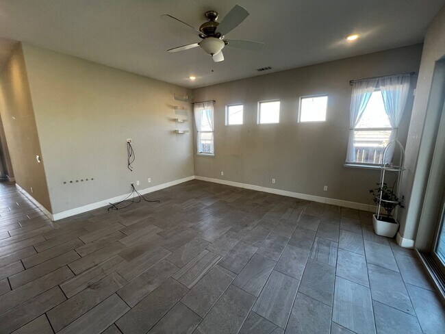 Building Photo - Somerset House for Rent