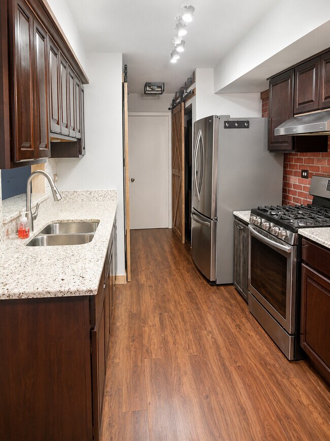 Building Photo - 113 Hazelnut Dr
