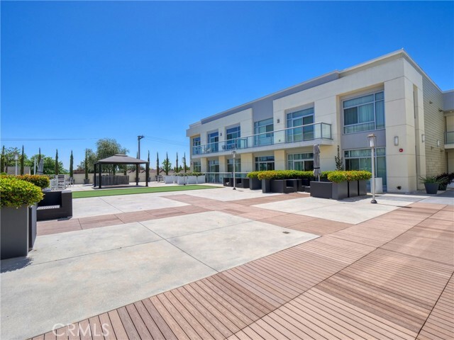 Building Photo - 56 E Duarte Rd