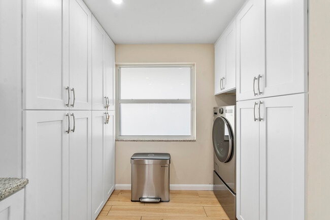 Building Photo - 27 Abbey Ln