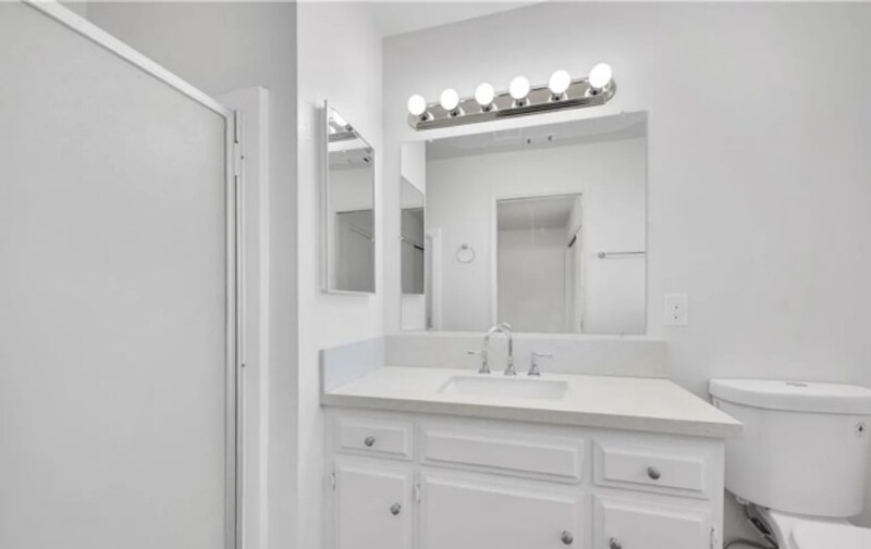 Building Photo - 41026 Beachwood Ave