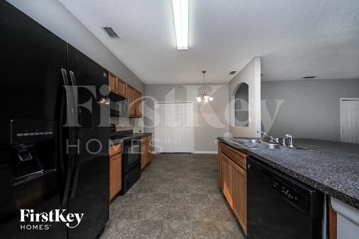 Building Photo - 4423 Ponds Dr