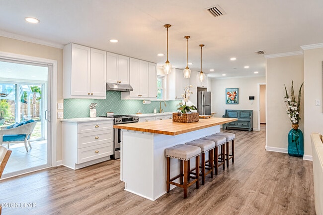 Building Photo - 4608 Sunset Dr
