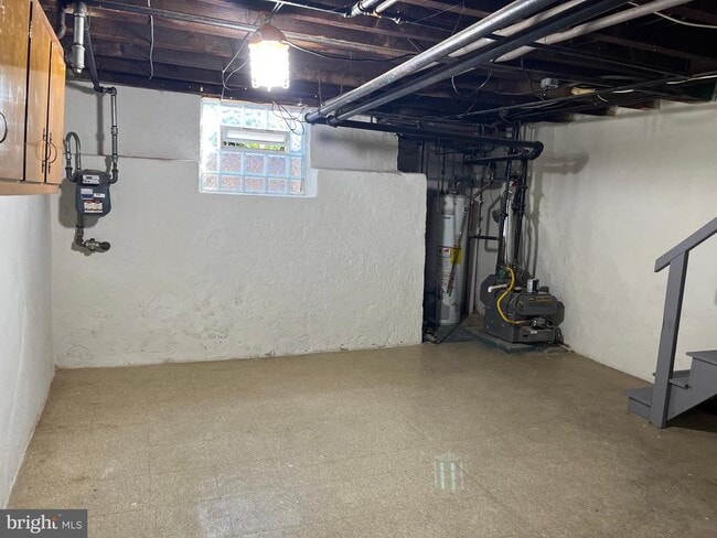 Building Photo - 1323 Gilham St