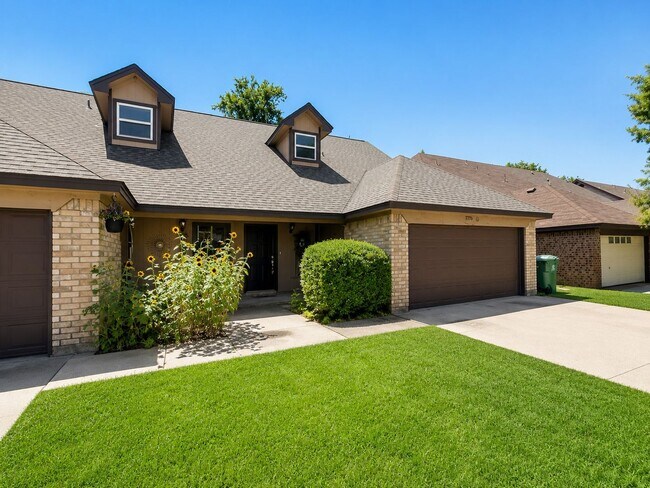 Building Photo - 7716-7718 Sable Lane