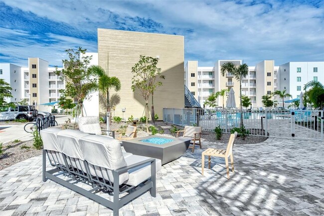 Building Photo - 1703 N Tamiami Trl