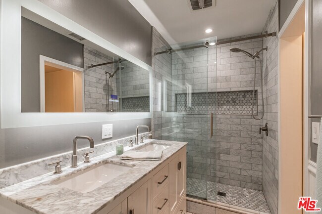 Building Photo - 1500 Fairfield St