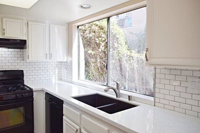 Building Photo - Modern 2 Bed 2.5Bath Townhome with Garage, Balconies & In-Unit Laundry in Linda Vista