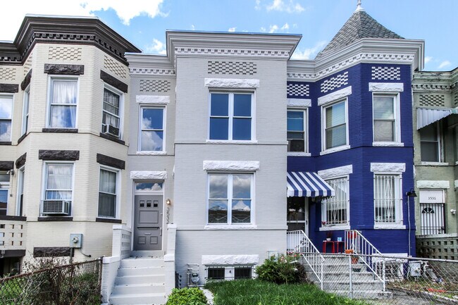 Building Photo - Renovated Columbia Heights 3BD Rowhome wit...