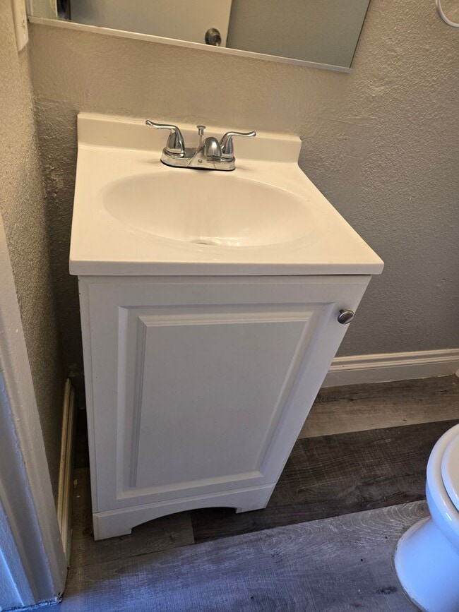 Building Photo - Fantastic and spacious 2 beds, 1.5 bath townhome in Phoenix