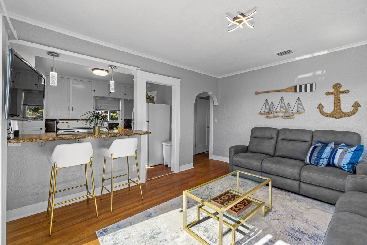 Building Photo - 2452 Union St