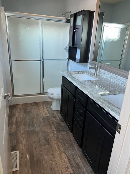 Master Bathroom - 13904 S 42nd Ave