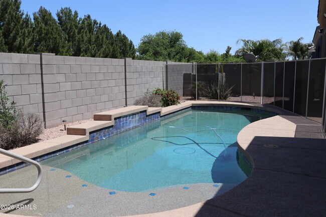 Building Photo - 852 E Rawhide Ct