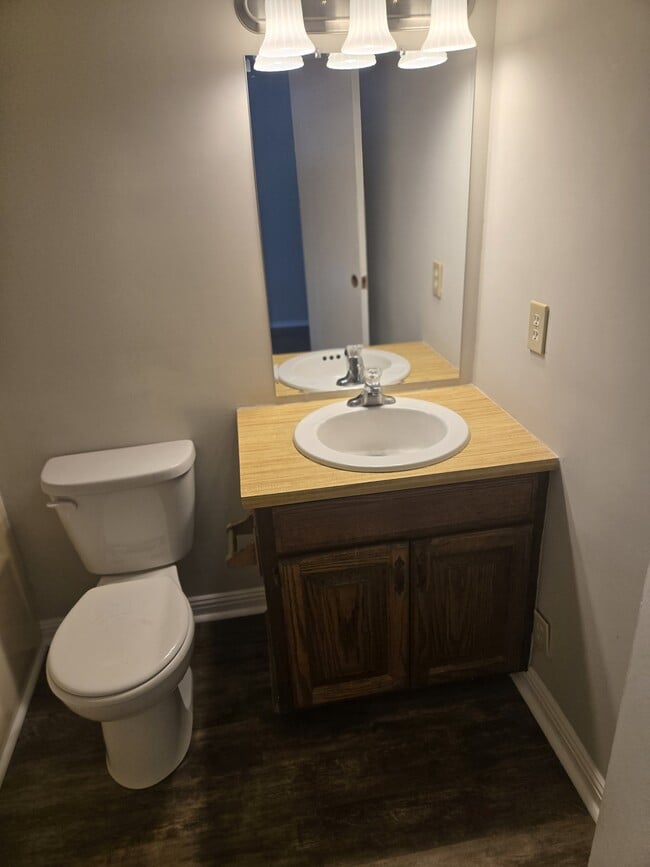 Building Photo - 503 N Chapel St