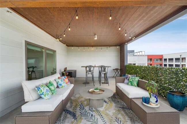 Building Photo - 4361 S Congress Ave