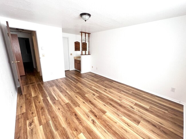 Building Photo - 3316 Riverside Dr