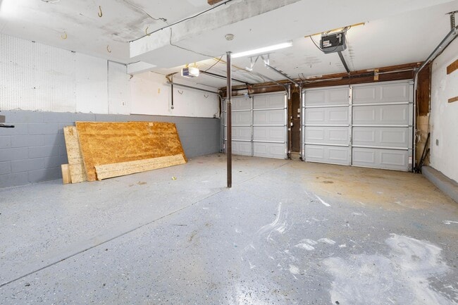 Building Photo - 5175 Threshing Ct