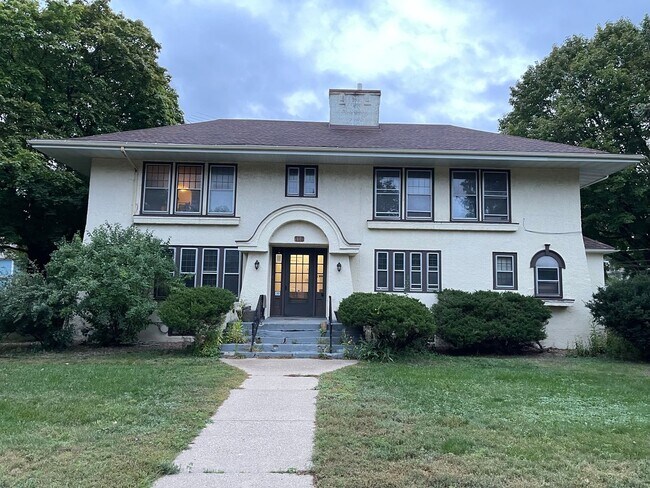 Building Photo - 116 Lexington Pkwy N