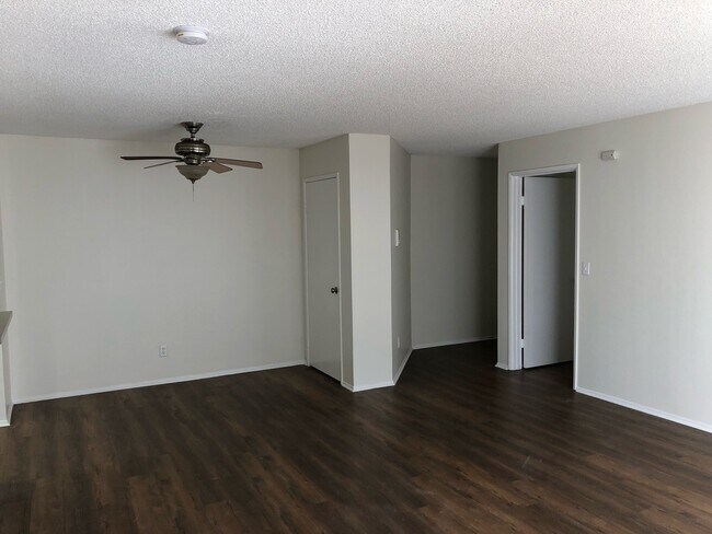 Building Photo - 6400 Kraft Ave