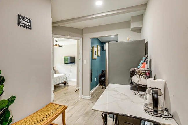 Building Photo - 6604 Oak St