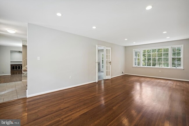 Building Photo - 8501 Canterbury Dr
