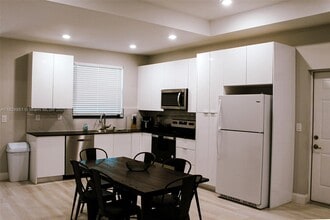 Building Photo - 622 Windermere Dr