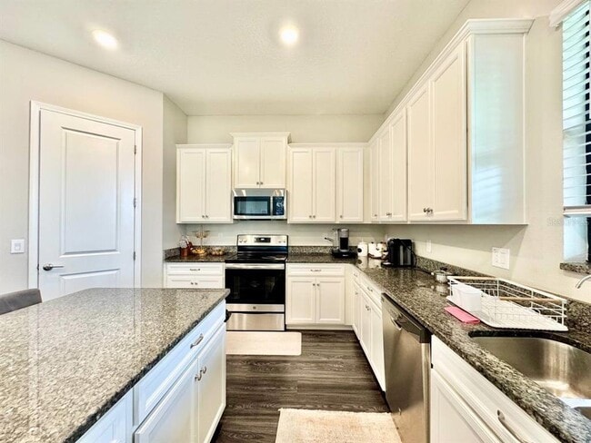 Building Photo - 2854 Hilliard Dr