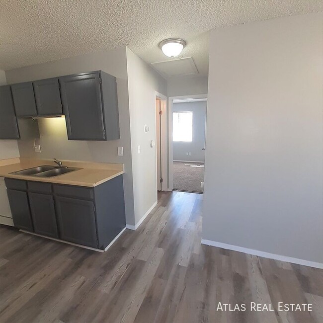 Building Photo - 2 bedroom in the heart of Colorado Springs...